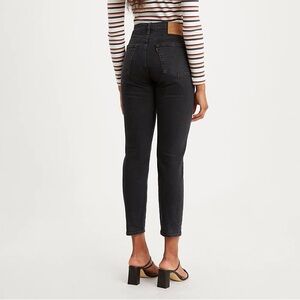 Levi's - Wedgie Icon Fit in Black Denim